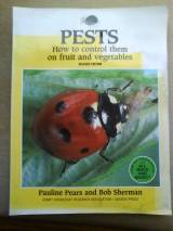 Pests: How to Control Them on Fruit and Vegetables (Organic Hand